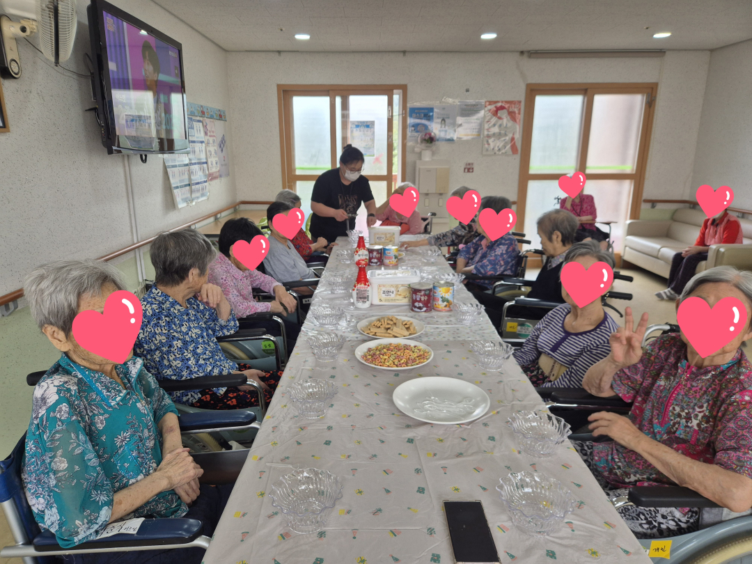 미식회단체스티커샷.jpg