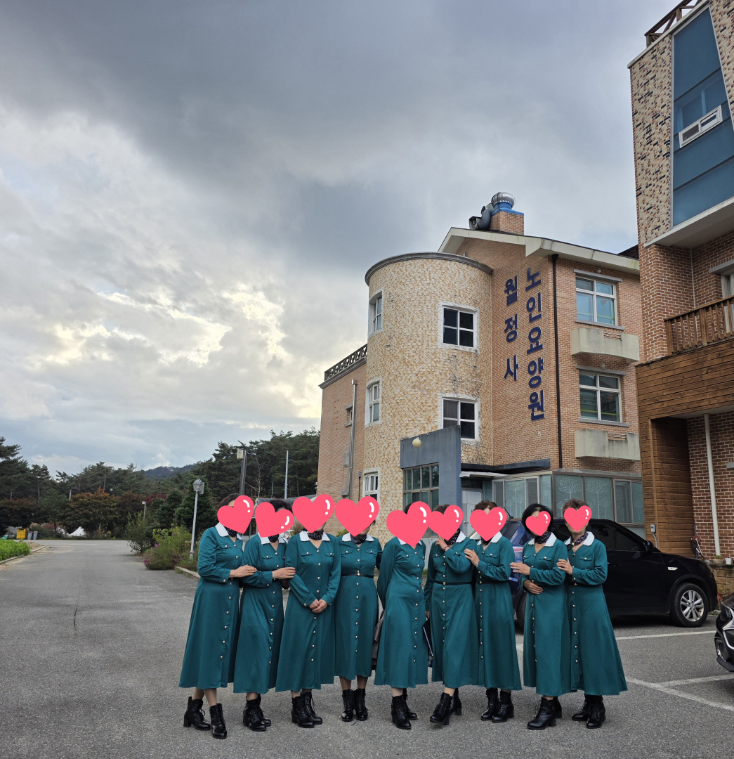 스티커 단체사진3.jpg