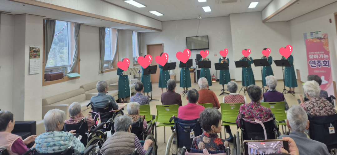 스티커 단체사진2.jpg